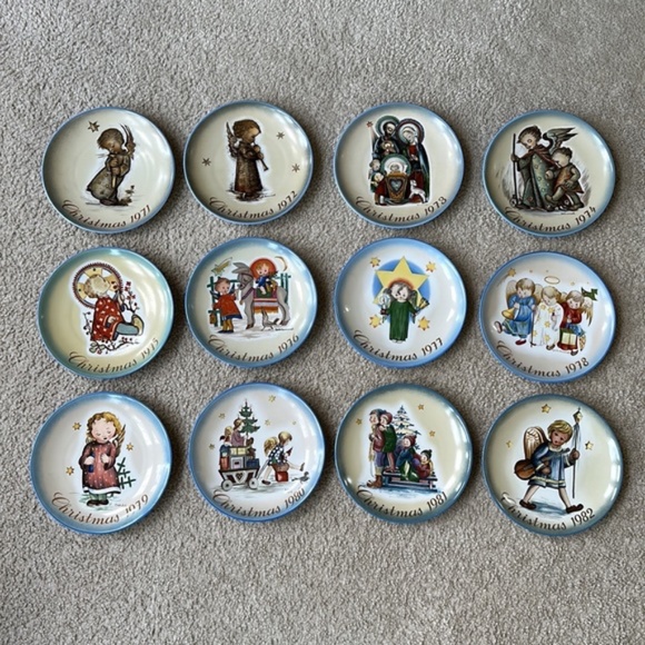 Vintage Hummel 1980 Christmas Collector Plate "Parade Into Toyland" - Picture 5 of 5